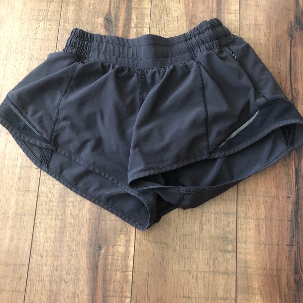 black lululemon hotty hot shorts